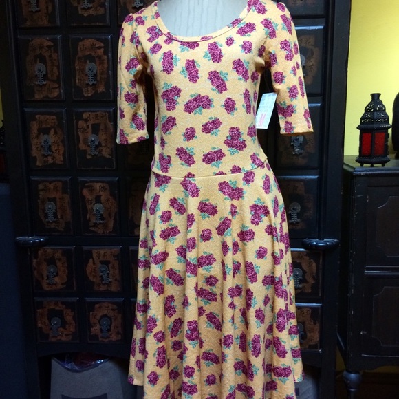 Lularoe Nicole Dress Size M 8-10 Floral Print NWT Short Sleeve Fit Flare - Picture 4 of 5